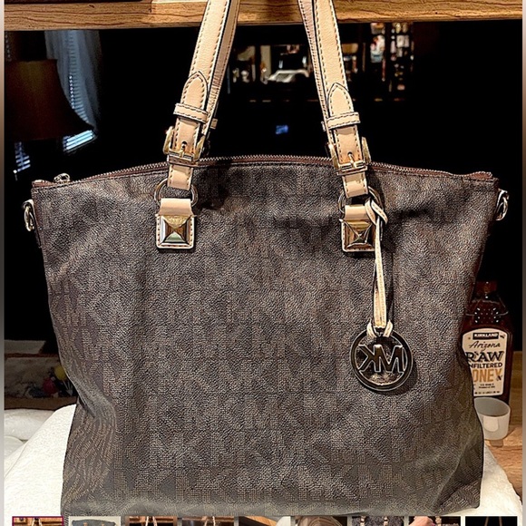 Michael Kors Handbags - Michael Kors Signature Logo Tote